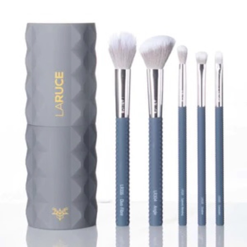 LaRuce Christina brush set - NWT